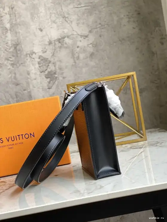 WIS VUITTON LOUIS PETIT PLAT SAC 0610